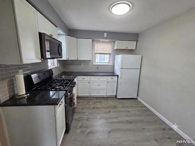 Building Photo - 166 Carmita Ave