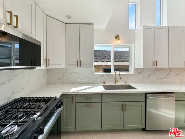 Foto del edificio - 5930 Willoughby Ave