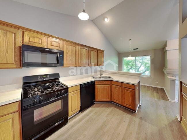 Building Photo - 2990 Waters Edge Cir
