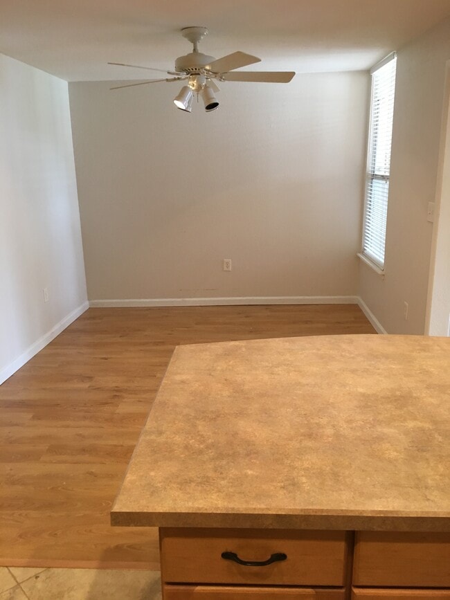 Building Photo - 516 Orange Dr