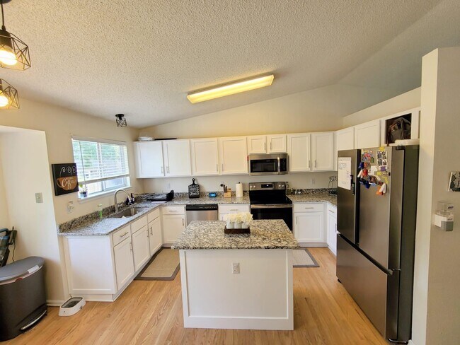 Building Photo - 10458 Hyacinth Pl
