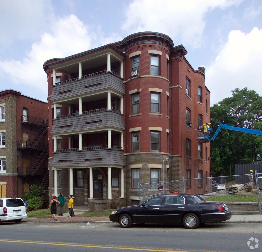 884 Worthington St, Springfield, MA 01105 Apartments in Springfield, MA