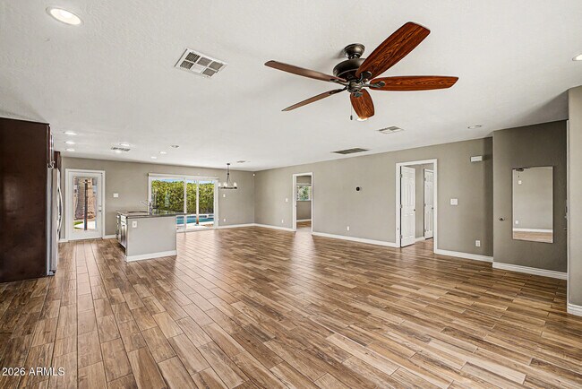Building Photo - 1340 E Donner Dr