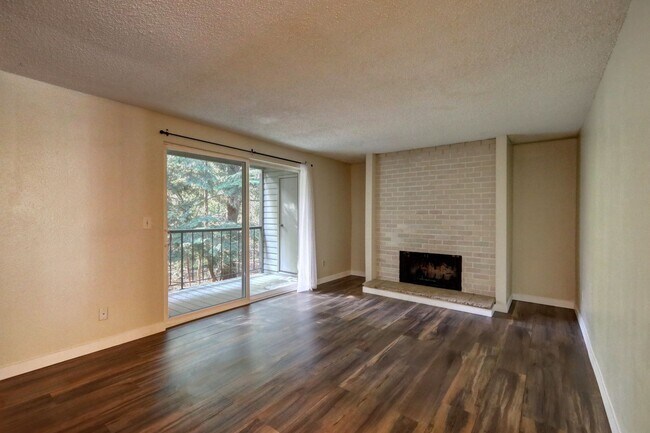 Photo - Superb Two Bedroom Renton Condo!  Great Lo...