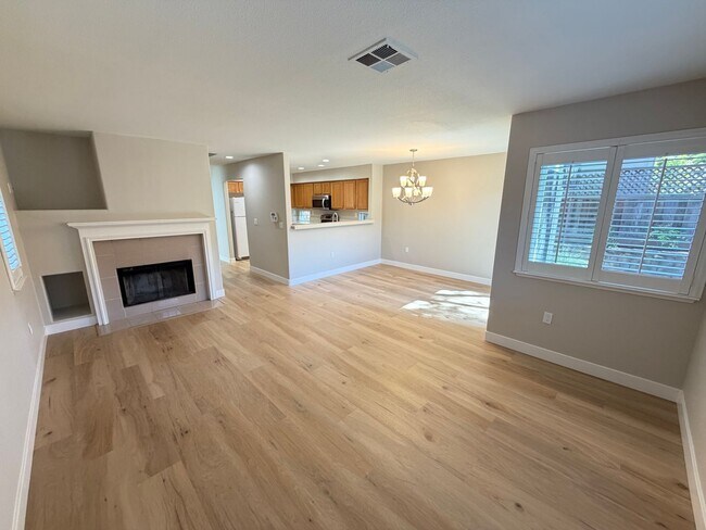 Foto del edificio - 3 Bed 2.5 Bath Single Family Home In Sam Ramon