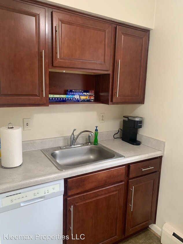 2865 Erie Ave, Cincinnati, OH 45208 Room for Rent in Cincinnati, OH