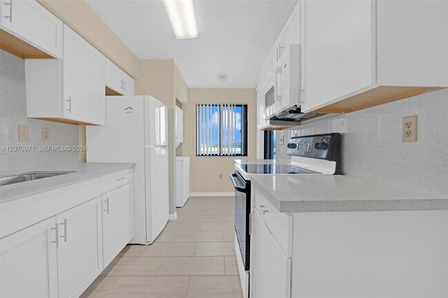 Building Photo - 15545 N Miami Lakeway
