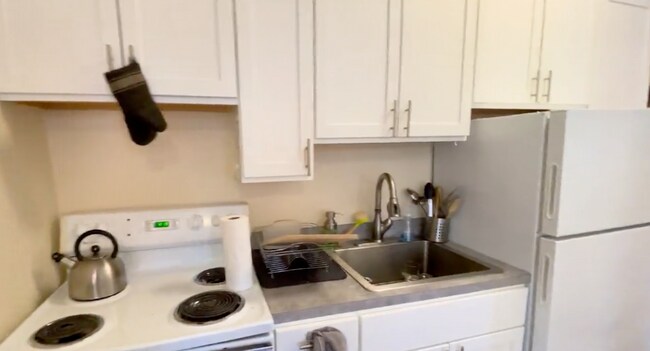 Building Photo - 883 Huntington Ave