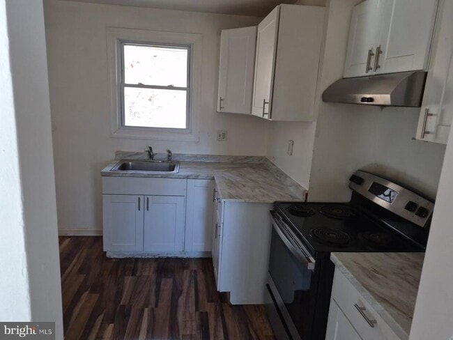 Foto del edificio - 5004 Meadowbrook Dr