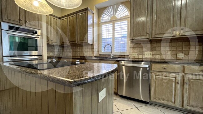 Foto del edificio - 1013 Basilwood Dr