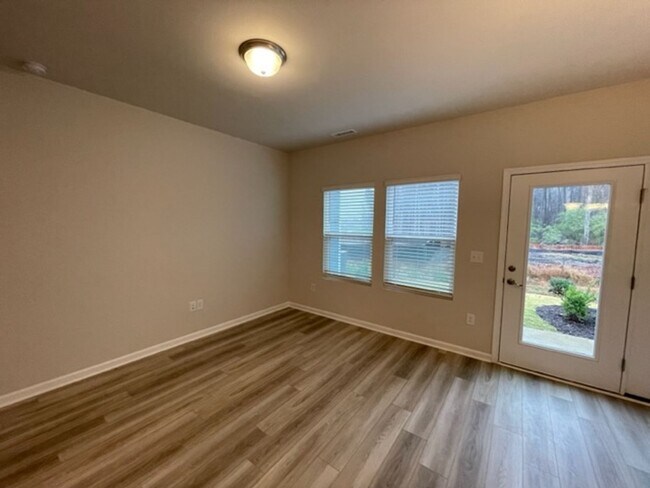 Building Photo - Like New Townhome in South & Main, Fuquay-...