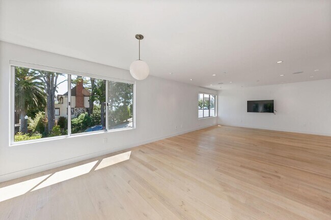 Building Photo - 790 Sanchez St