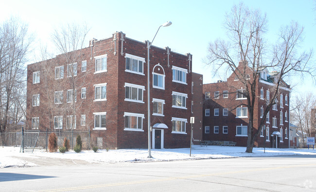 Foto del edificio - Brushwood Apartments