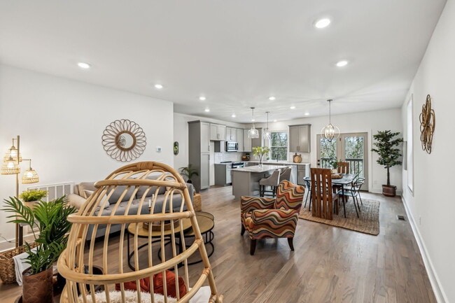 Building Photo - 2107 Chadwell Retreat Dr