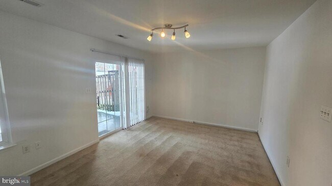 Foto del edificio - 9203 Acer Ln