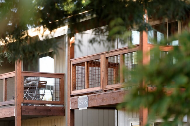 Building Photo - American River Commons