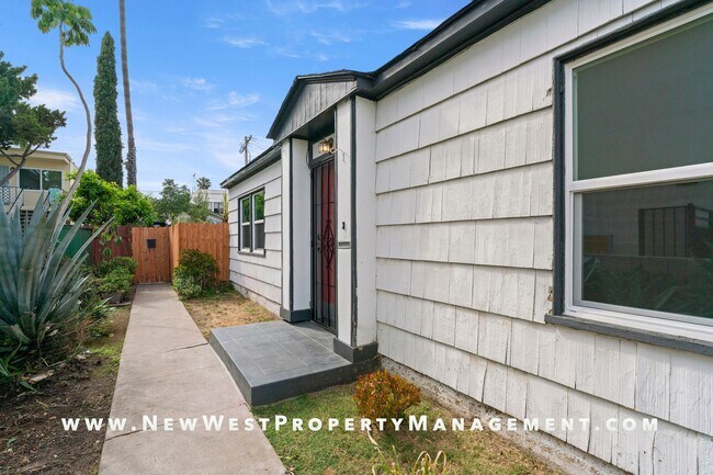 Foto del edificio - Recently Renovated University Heights 2 Bed 1 Bath with 2 off-street parking spaces! Pet OK!