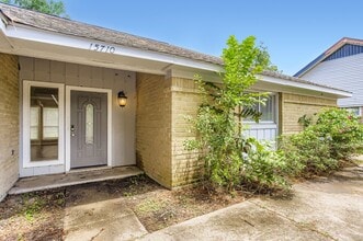 Building Photo - 15710 Sandy Hill Dr