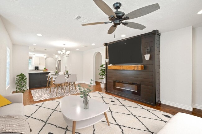 Photo - 122 Hollywood Ave House