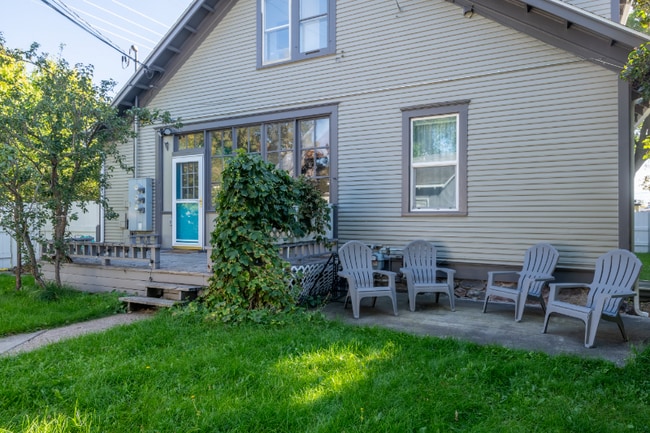 Building Photo - 540 E Pine St