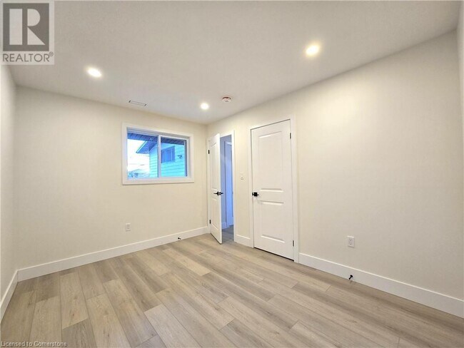 Building Photo - 404 Forest Hill Dr