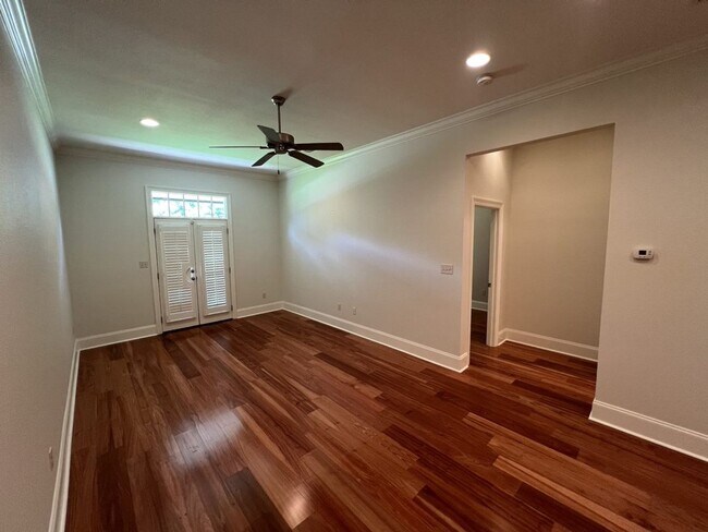 Foto del edificio - Trendy, 2 bedroom, 2 bathroom townhouse lo...
