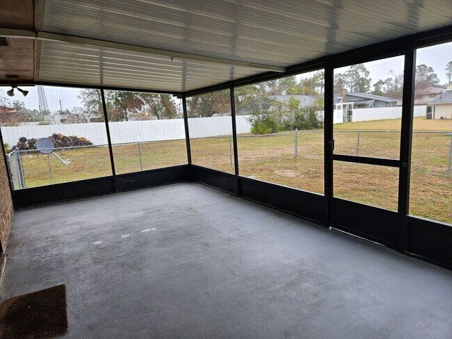 Building Photo - 5332 Thornton Ln
