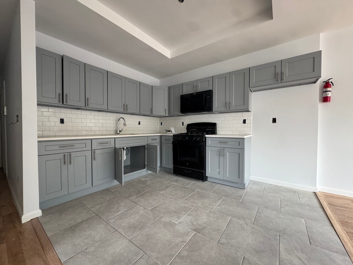 122 Stevens Ave 3 - 130 Stevens Ave