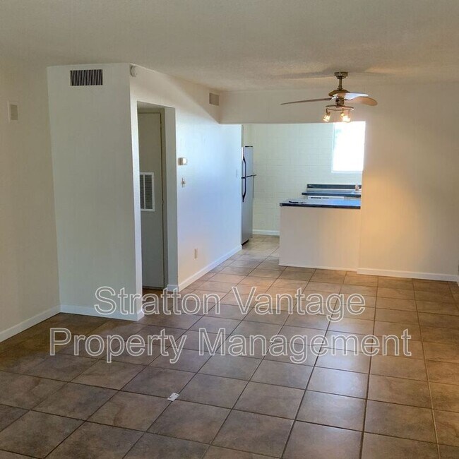 Building Photo - 6936 E 4th St