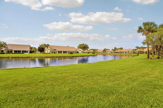 Foto del edificio - 7136 Ashford Ln