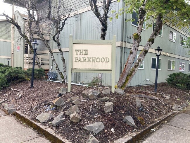 Building Photo - (PKW 8) Remodeled  2 Bedroom/1Bath