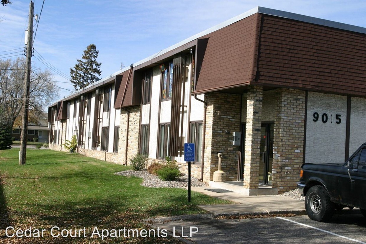 Foto principal - 9005 Old Cedar Ave S