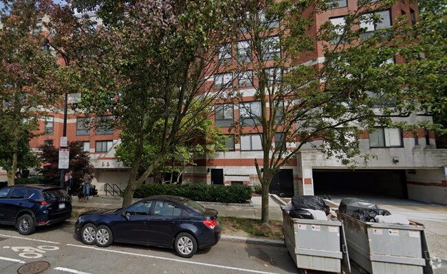 Building Photo - 1933 Commonwealth Ave