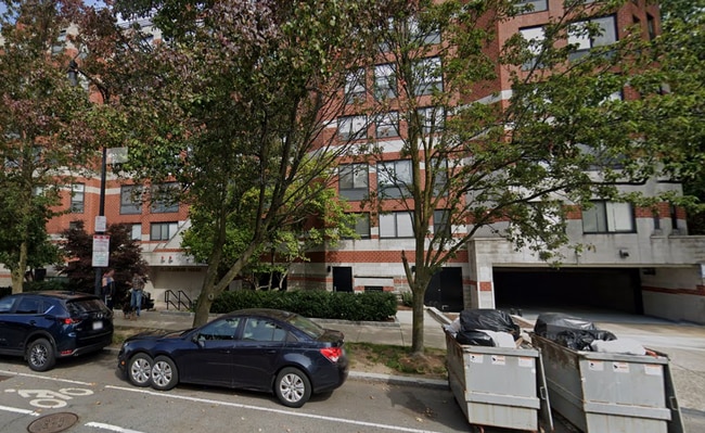 Building Photo - 1933 Commonwealth Ave