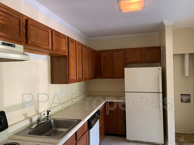 Building Photo - 2882 Willow Cove Dr
