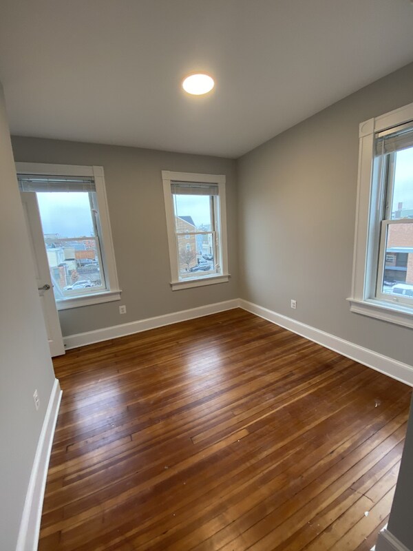 Building Photo - 911 S Ellwood Ave