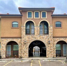 Building Photo - 2705 Mimosa St