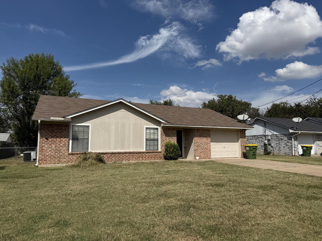 Building Photo - 3916 Paradise Island Rd