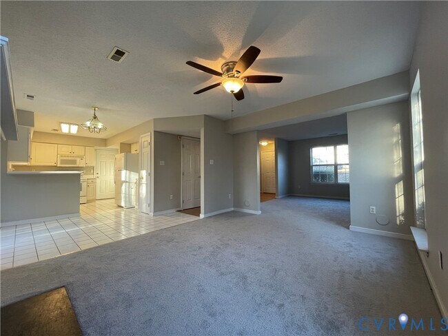 Foto del edificio - 7806 Fern Hollow Dr