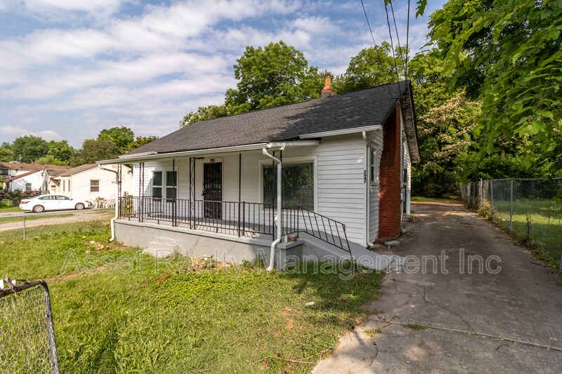 Primary Photo - 2647 Selma Avenue