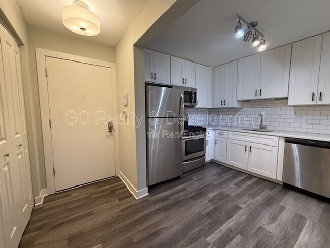 Building Photo - 800 Graceland Ave