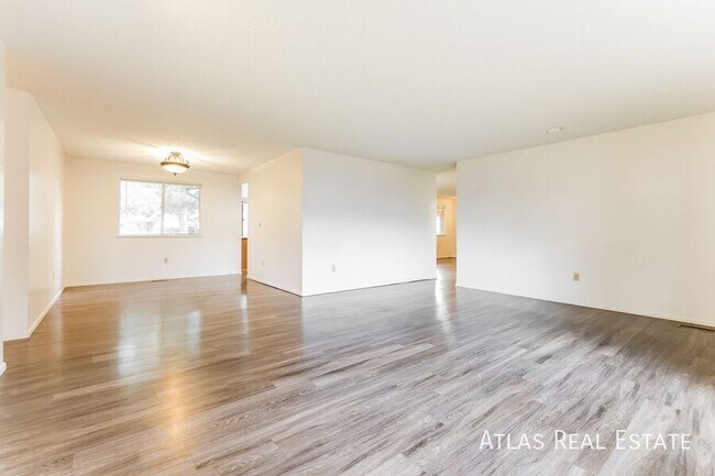 Building Photo - 15726 E Flora Pl