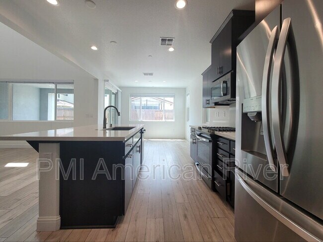 Foto del edificio - 4016 Salt Pt Wy