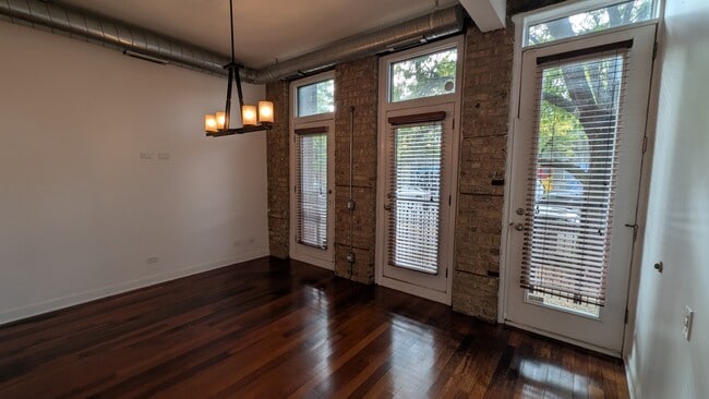 Building Photo - 1222 W Hubbard St