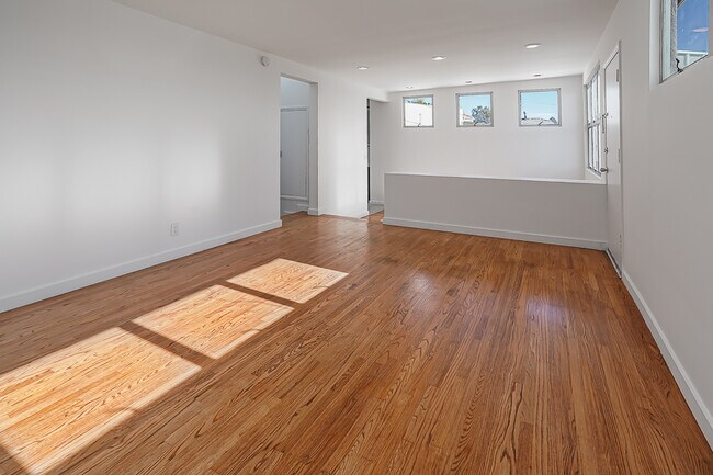 Foto del edificio - 16511 W Sunset Blvd