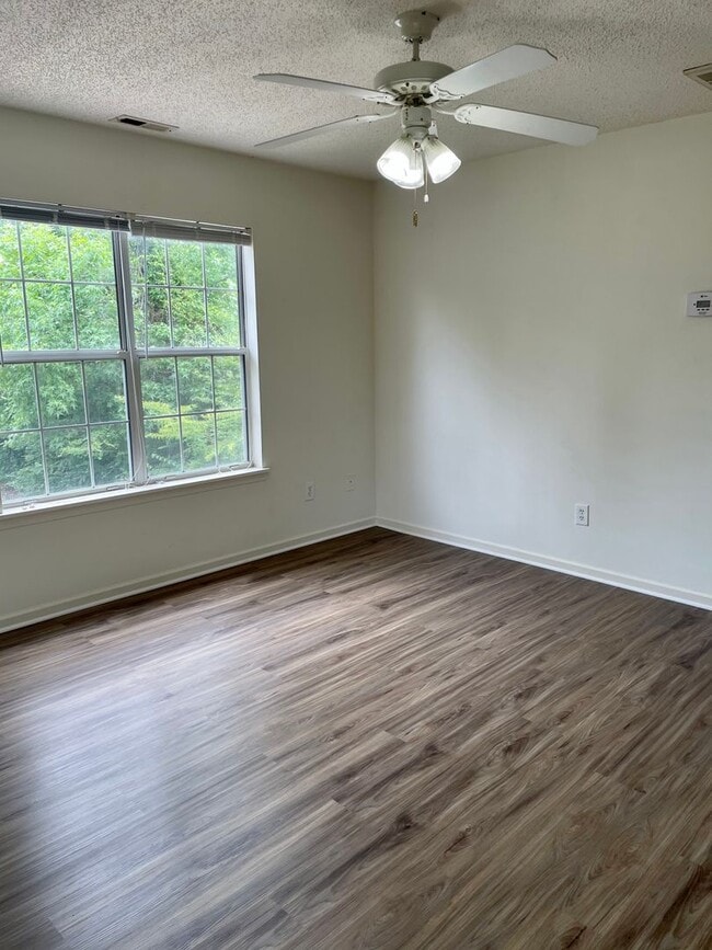 Building Photo - 2114 Wisteria Dr