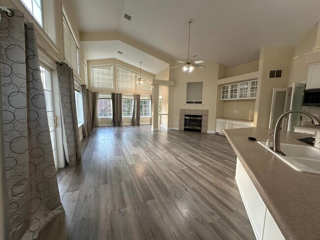 Building Photo - 5105 Forum Blvd