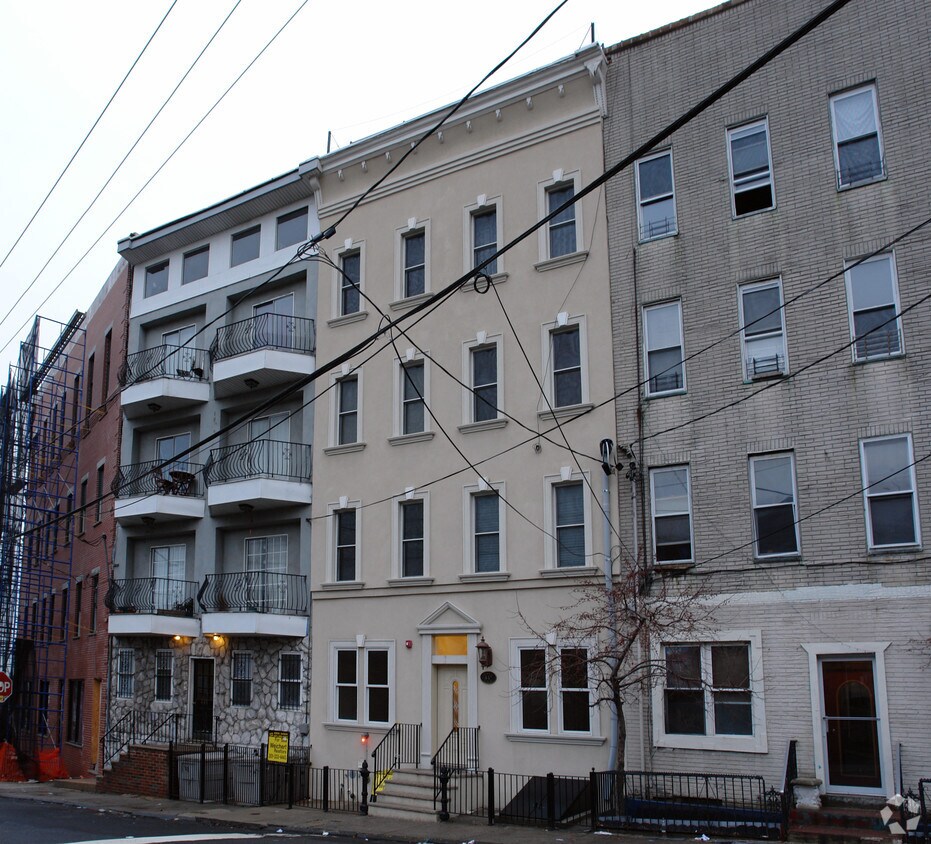 447 Pavonia Ave, Jersey City, NJ 07306 Apartments in Jersey City, NJ