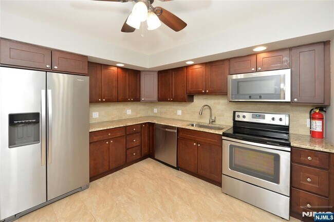 Building Photo - 21-31-31 Ridge Rd