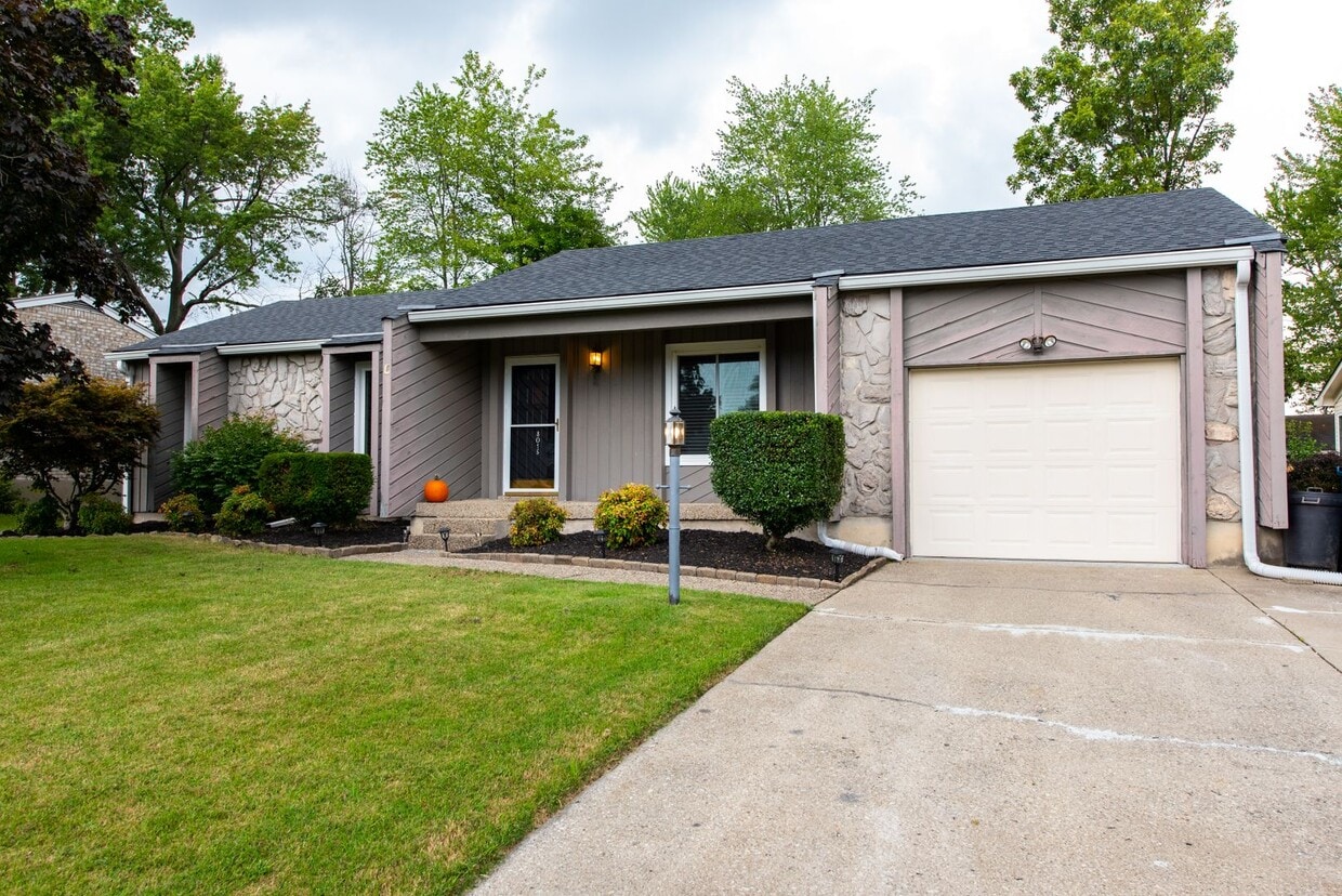 Primary Photo - Awesome ranch home in Farmgate Subdivision